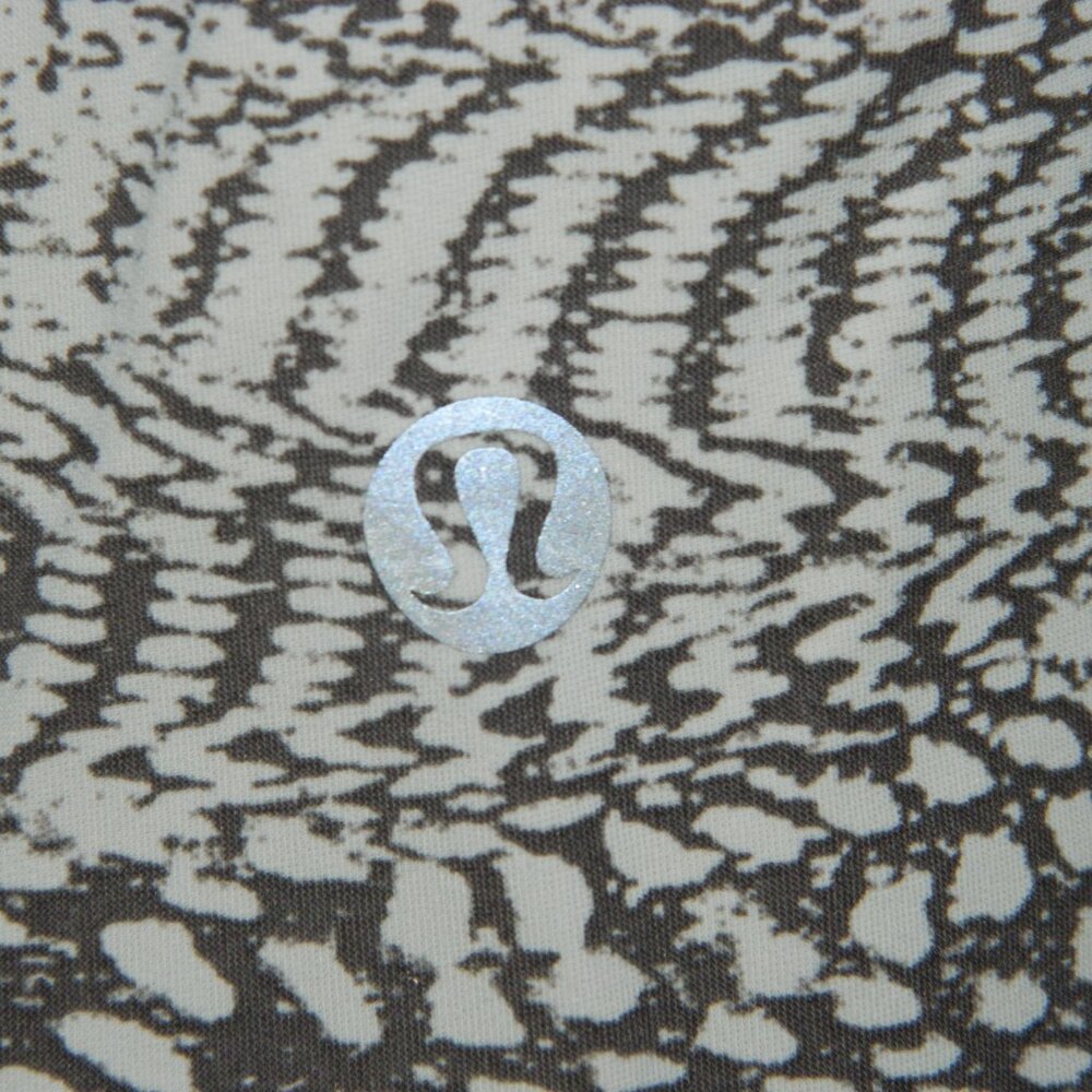 Lululemon "For the Run" Snake Print Mesh Top Size 8/10 (QQ-2) - Picture 3 of 3